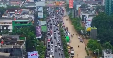 BNPB menyebut ketinggian air akibat banjir pada Selasa (43), di Kabupaten Bekasi maupun kota Bekasi Jawa Barat ada yang mencapai tiga meter. (X@anakdotunpad)